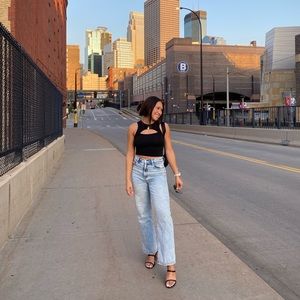Ultra High Rise Cropped Wide Leg Jean from Abercrombie size 27